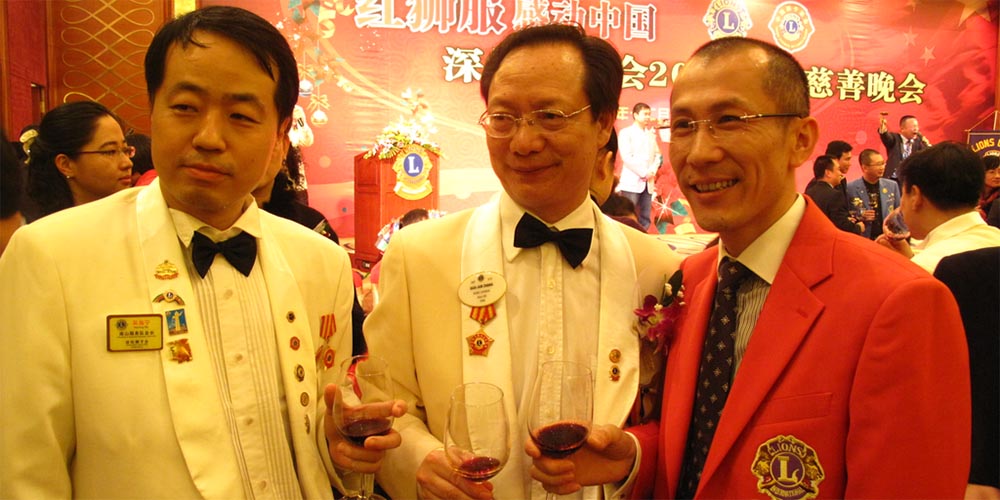 中亚集团董事局主席黄炳煌参加红狮服感动中国2010慈善晚会​