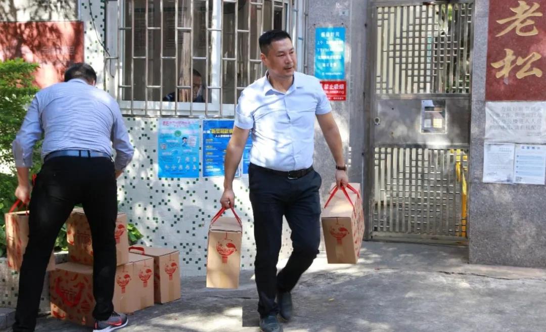 中亚集团企业志愿者走进沙井老人服务中心送温暖