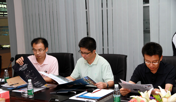 宝安区副区长王立新带队调研中亚电子博览中心项目并召开现场办公会议(图5)