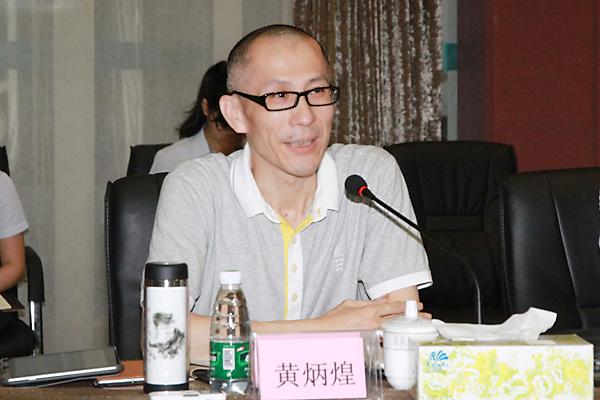 黄炳煌总裁向龙江县领导介绍中亚硅谷项目情况