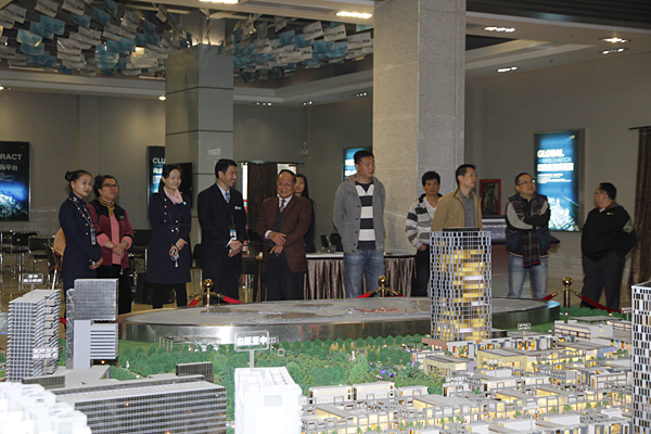 广东电子商会和会员企业参观项目沙盘