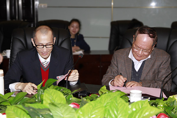 黄炳煌总裁与姚荣诚秘书长签订战略合作联盟协议