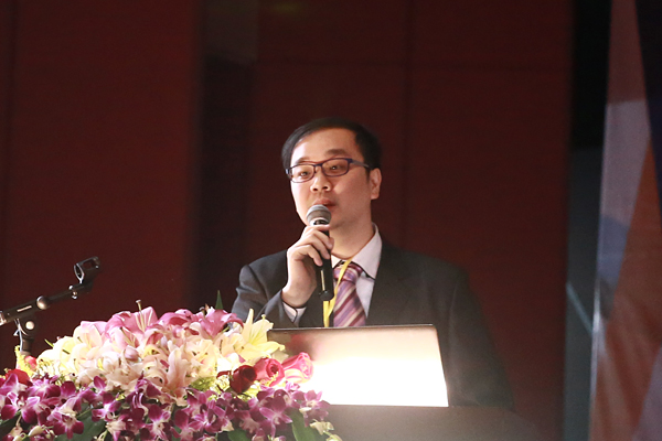 华为终端公司硬件平台部 连接器主任工程师王高峰发言