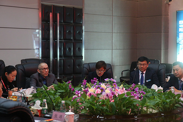中亚电子城集团副总裁夏萍致欢迎词