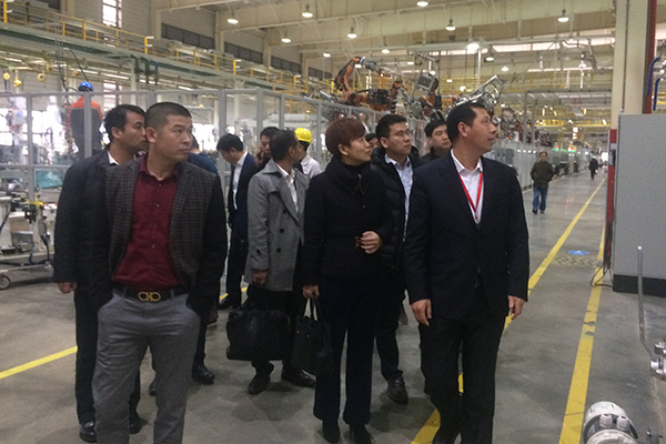 夏萍带领考察团参观大冶市高新开发区制造企业