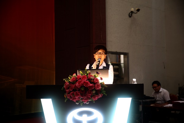 集团副总裁夏萍做招商目标讲解 集团副总裁夏萍做招商目标讲解