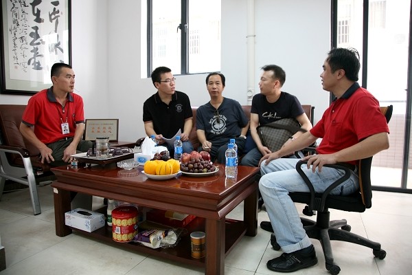 深圳市宝安区物业管理部门领导视察中亚物业管理工作