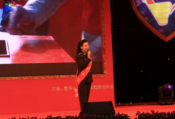 第七届深圳关爱行动形象大使、著名歌唱家谭晶为关爱行动启动高歌