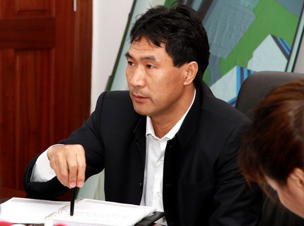 壆岗股份合作公司董事长陈桂洪先生在会上对中亚电子博览中心建设作重要指示