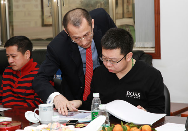 黄炳煌总裁与区领导讨论电子博览中心项目规划布局