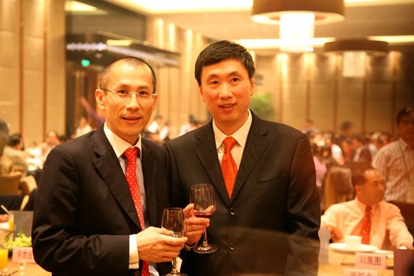 与中央统战部副部长、宋庆龄基金会党组书记黄跃金先生合影 