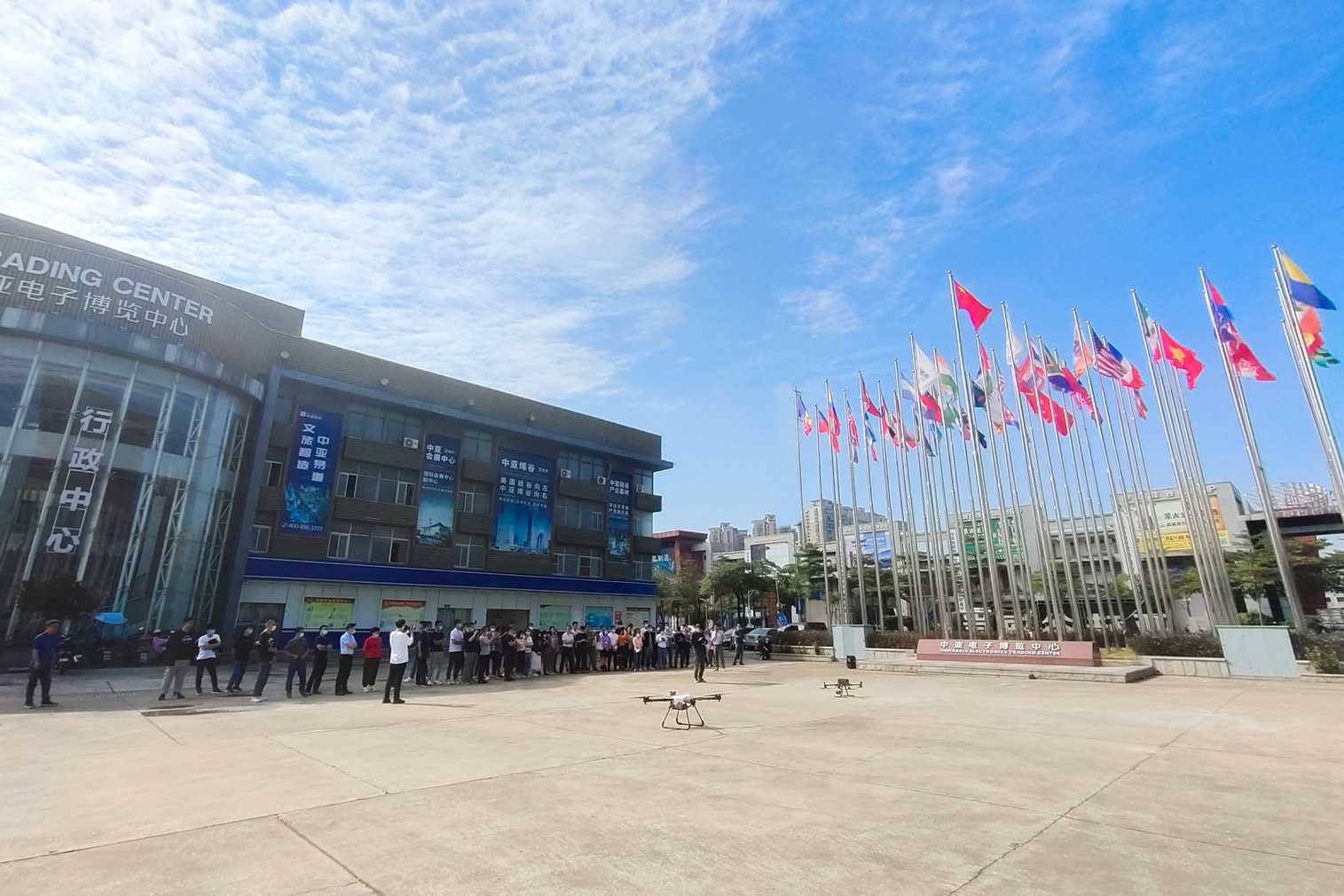 无人机科技探索 | 中亚无人机系统展览交易中心首期无人机操控培训正式开班(图1)