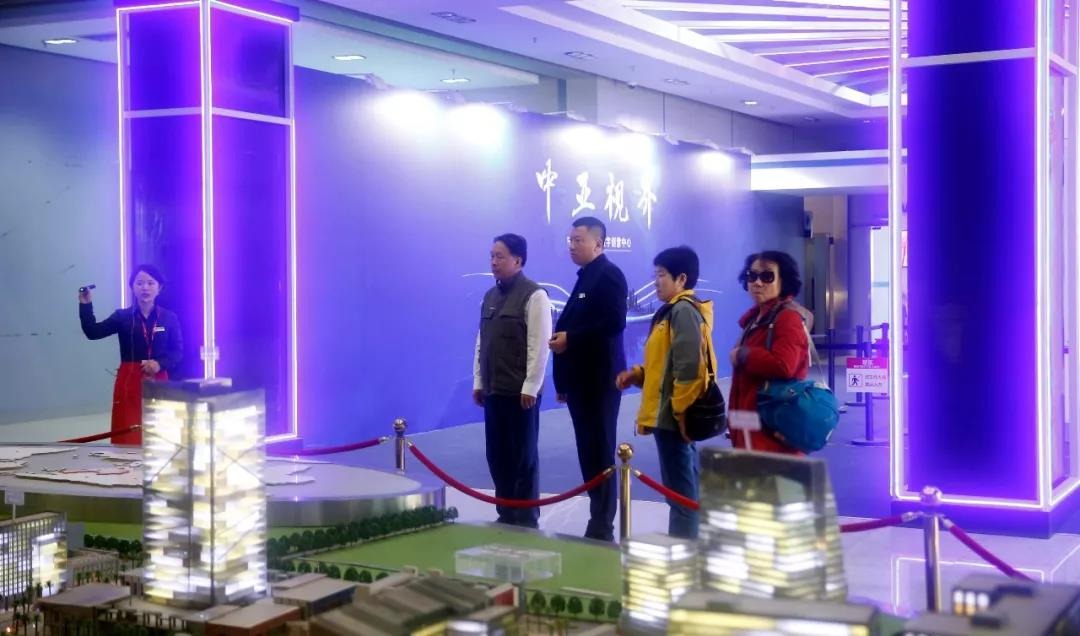 中国金融文坛杂志社领导莅临中亚参观考察
