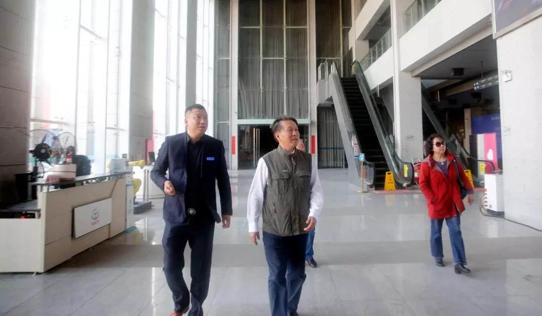 中国金融文坛杂志社领导莅临中亚参观考察