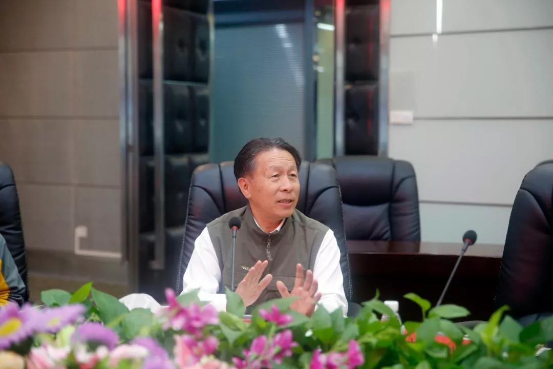 中国金融文坛杂志社领导莅临中亚参观考察