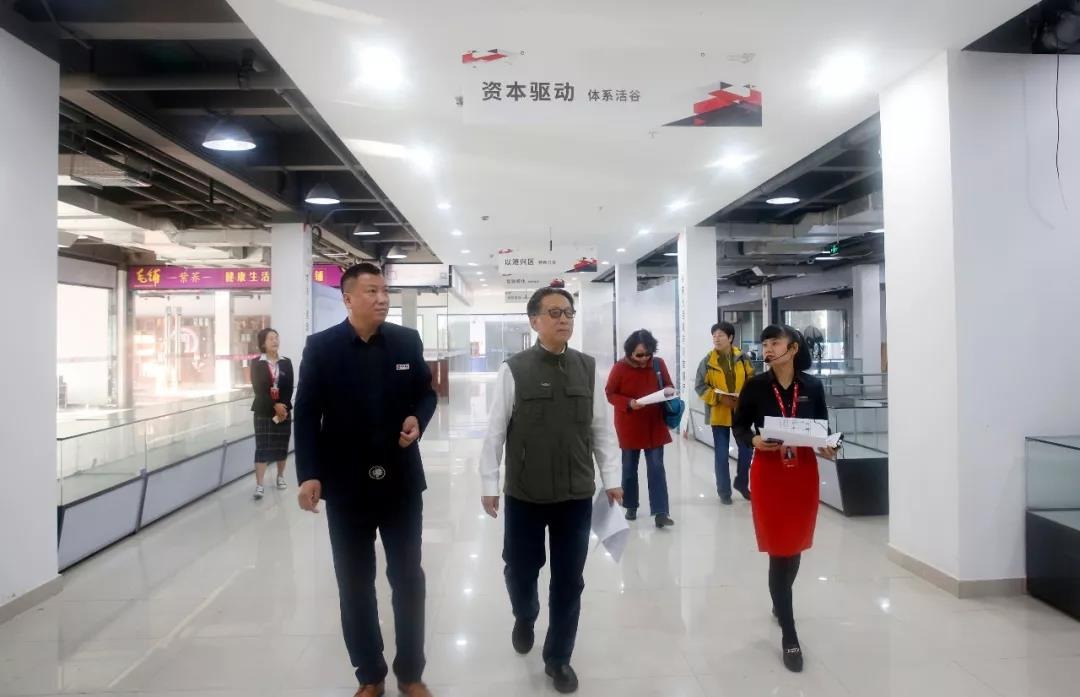 中国金融文坛杂志社领导莅临中亚参观考察