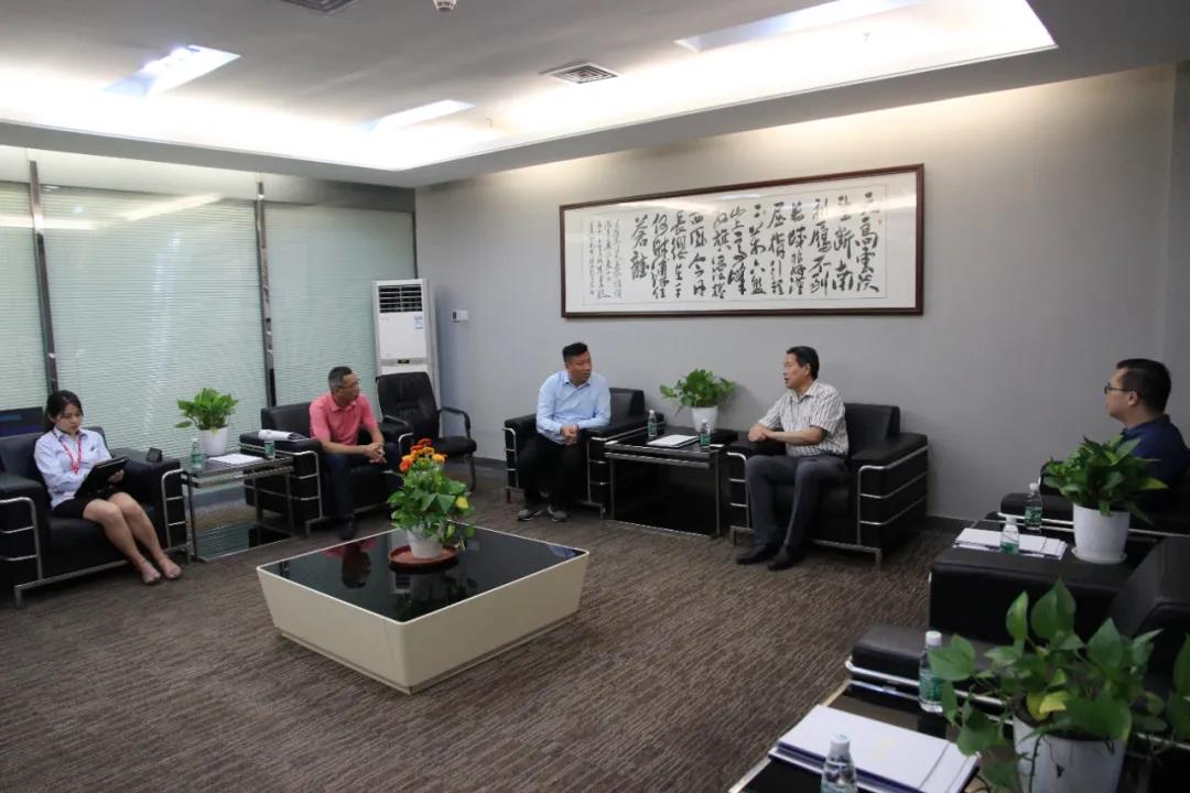 深圳市电子商务商会领导一行来访中亚硅谷产业基地