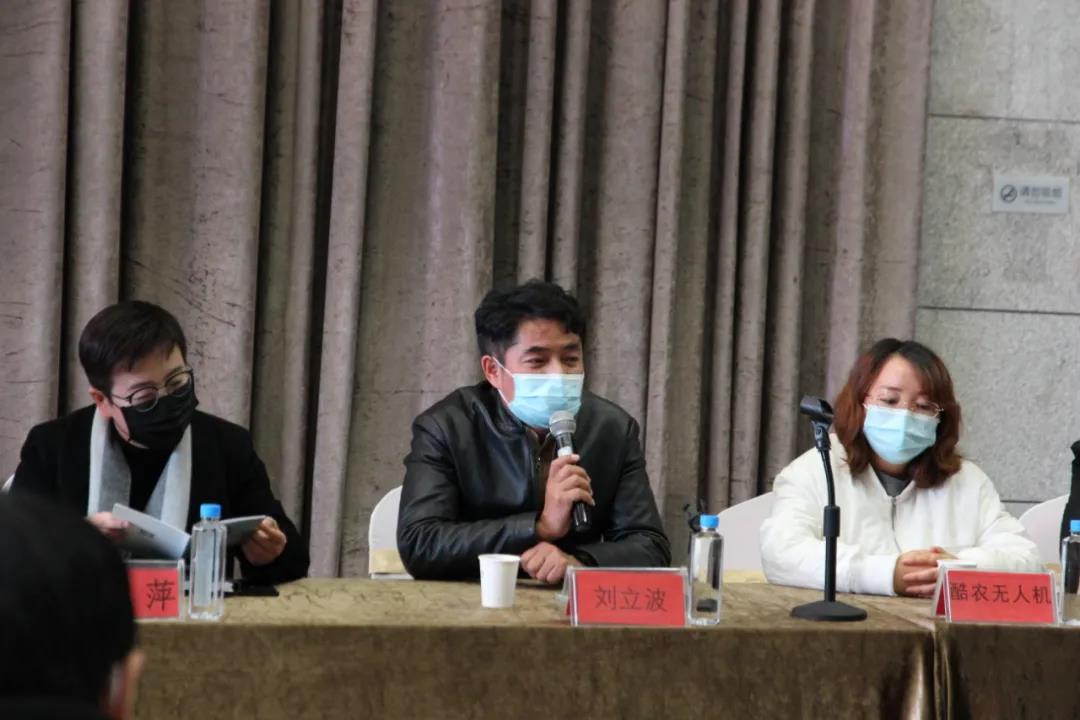赣州市无人机产业考察团来访中亚硅谷产业基地
