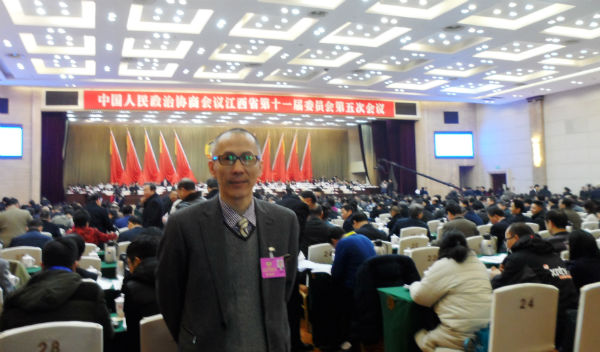 省政协委员，中亚集团董事局主席，总裁黄炳煌出席会议
