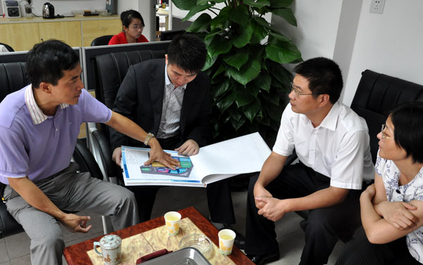 卢茂山副总裁向客人介绍ETC项目总体规划