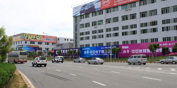 中亚电子博览中心展开夏季户外广告攻势