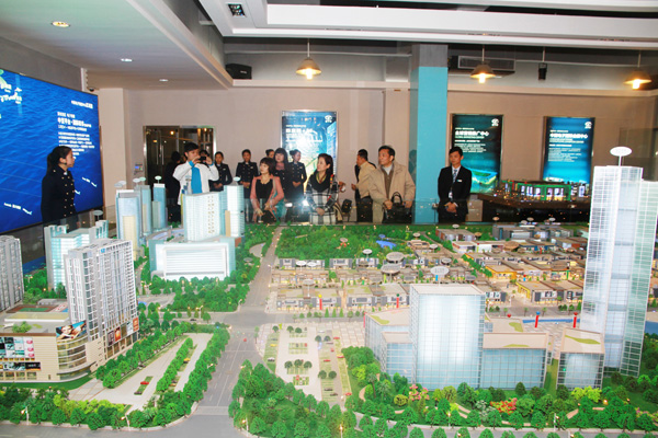 江西省人民政府驻深圳办事处副主任章小刚等一行领导参观项目沙盘
