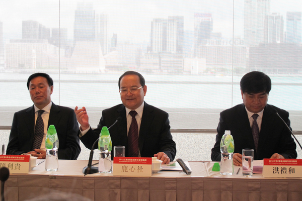 江西省省长鹿心社在推介会上讲话