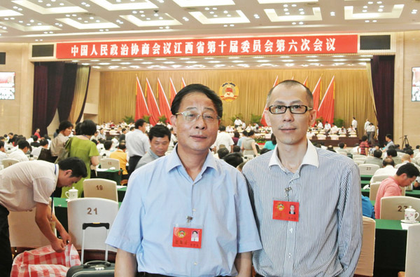 黄炳煌委员与江西省国防科工办主任李贤书在会场合影