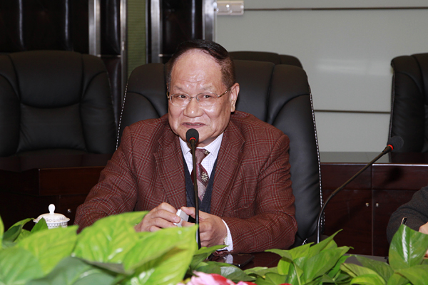 广东电子商会秘书长姚荣城在会上发言