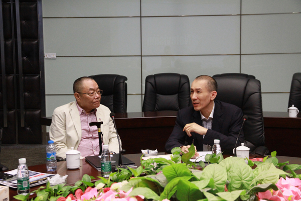 郑卫宁会长与黄炳煌总裁友好交流