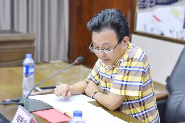 深投融商会会长陈振丰作商会工作报告
