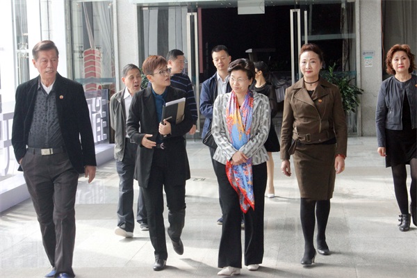 鹤壁市领导们参观中亚会议中心