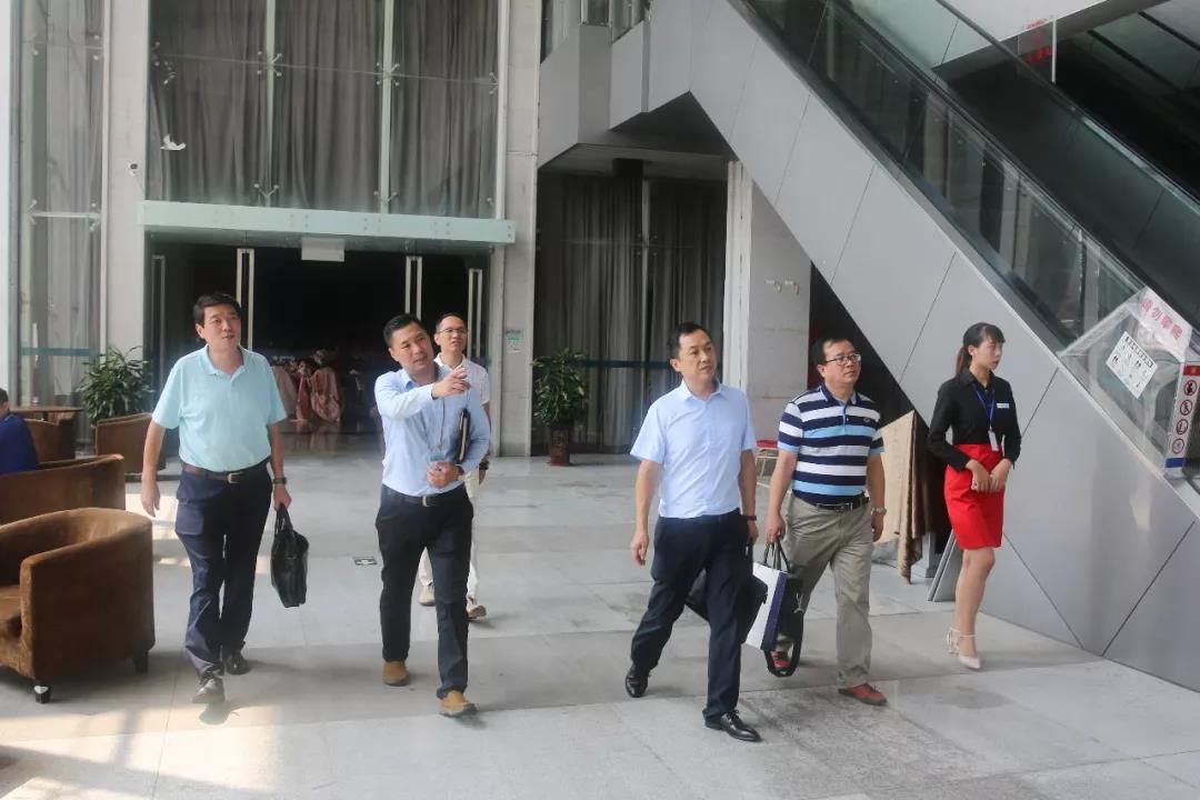 参观中亚会展中心