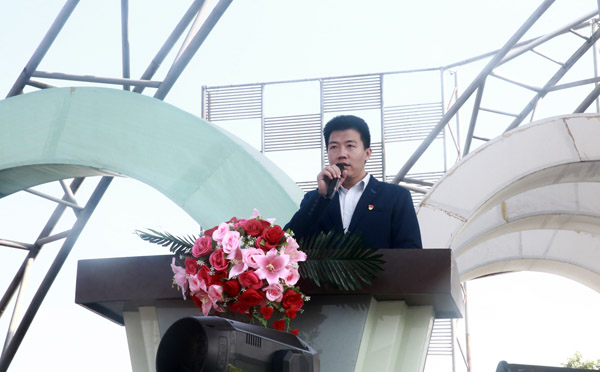 沙井街道壆岗社区领导致欢迎词
