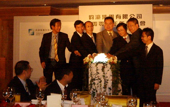 炳煌总裁在港召集钧濠集团股东大会