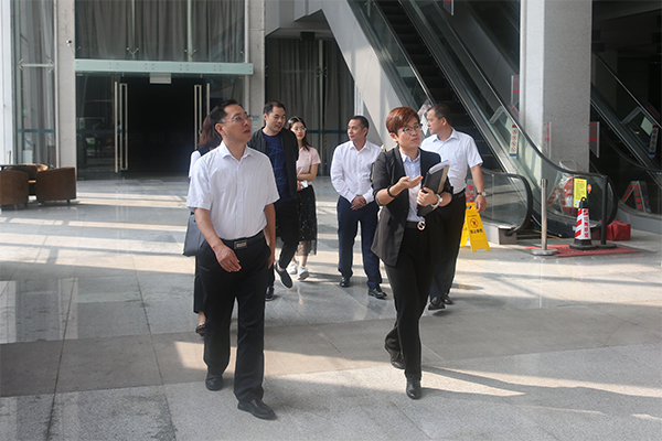 参观中亚会议中心