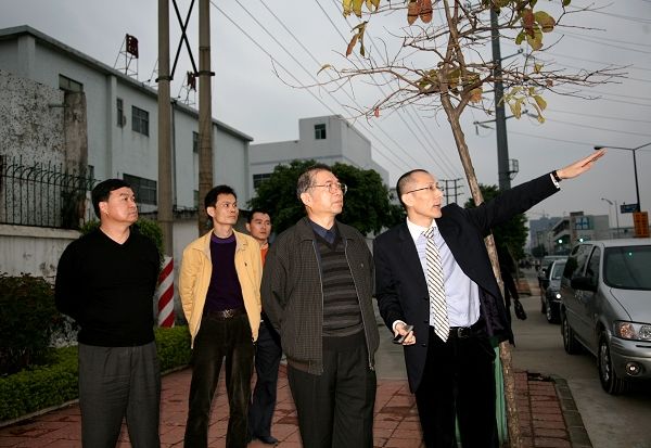 深圳市政协副主席廖军文先生考察壆岗中亚博览中心项目(图1)