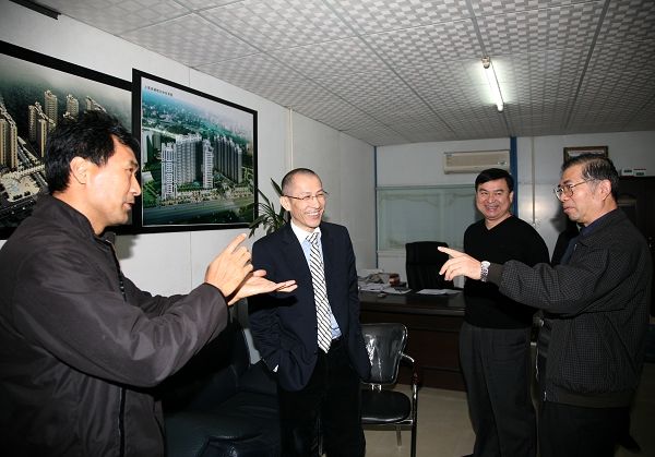 中亚集团和壆岗股份合作公司的管理层领导进行了座谈。