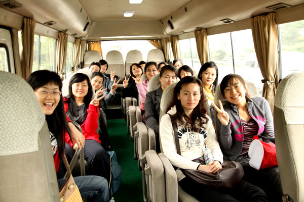 感恩员工 三八节中亚集团组织“温情之旅”(图1)