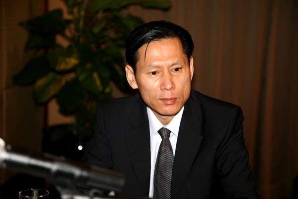 深圳市中亚实业发展有限公司董事长黄炳祥先生出席董事局会议 