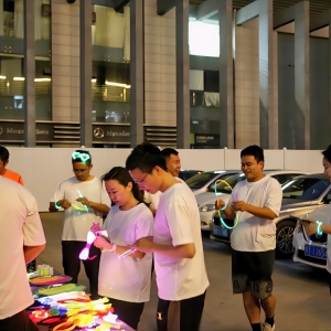 奔赴春日 “荧”风飞翔 |中亚集团荧光夜跑活力开跑