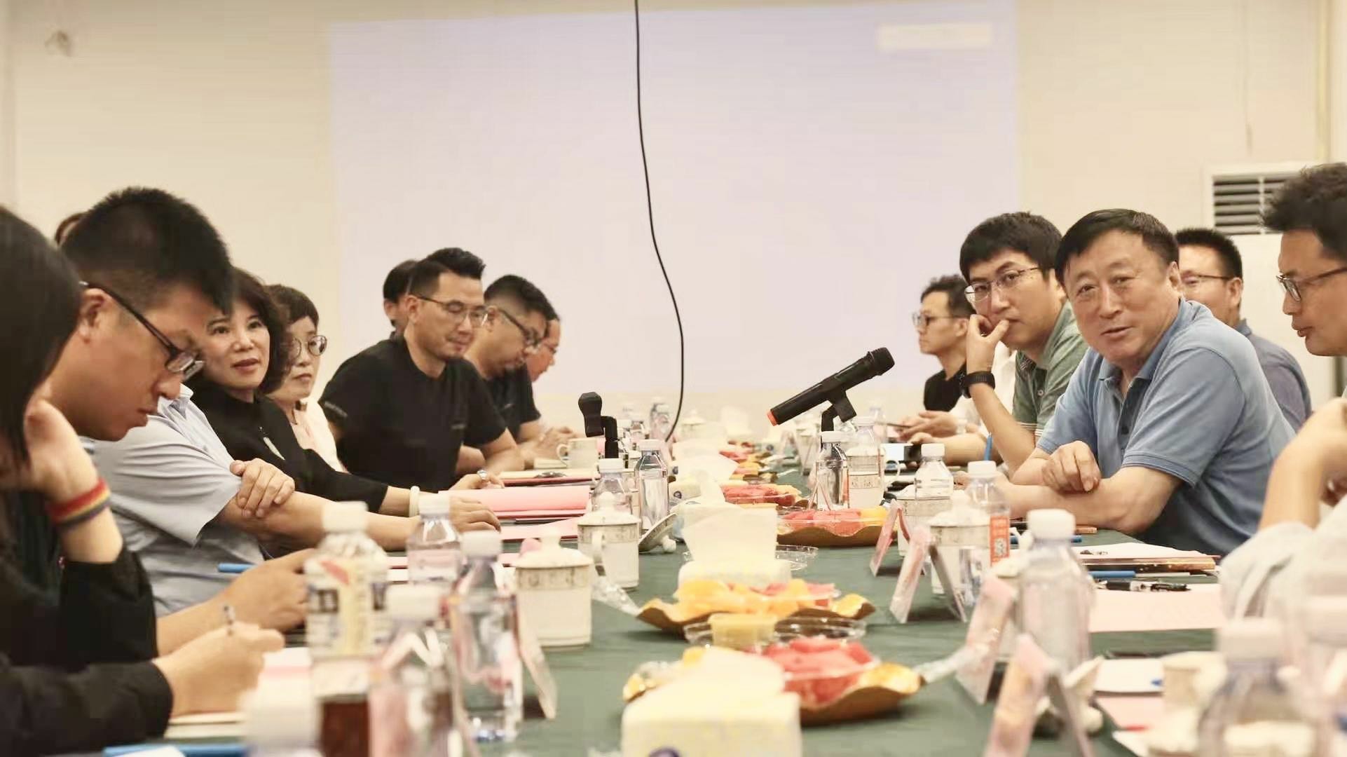 干实事，敢创新丨中国国际经济交流中心领导一行莅临中亚跨境电商产业基地考察调研(图2)
